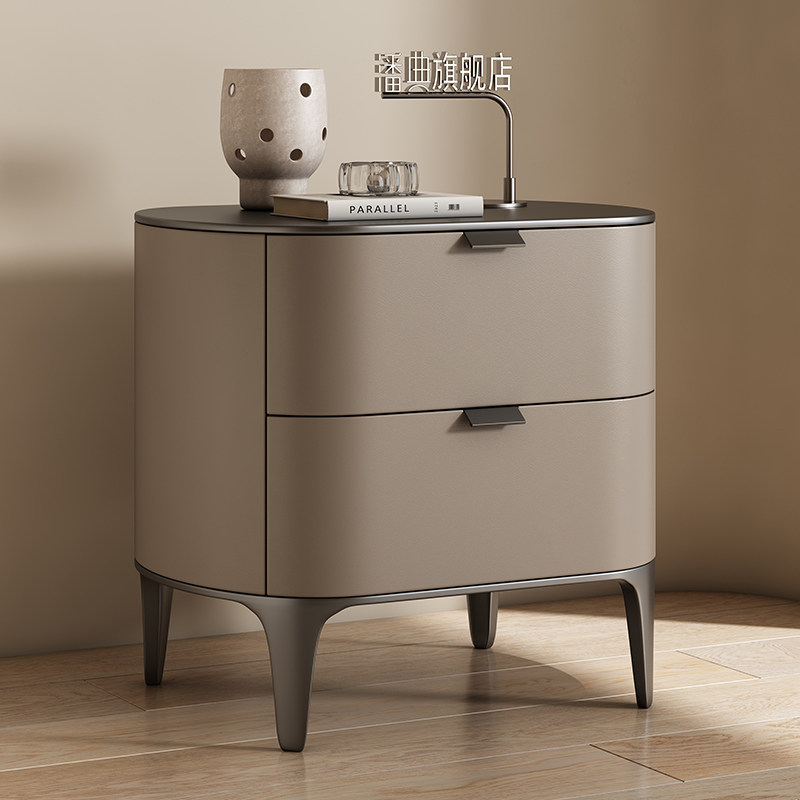 Comodini di Lusso in Pelle Mic - Solid Wood Nightstand 2 Drawers recensione e prezzo